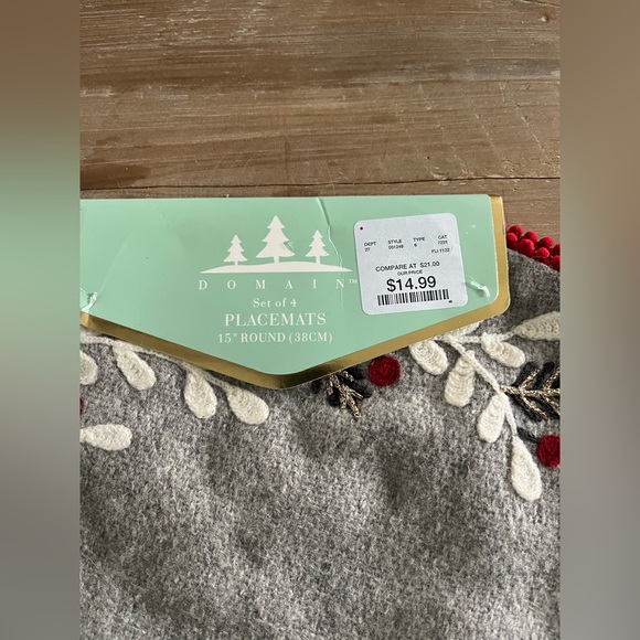 Domain Holiday Placemats NWT - Picture 3 of 7
